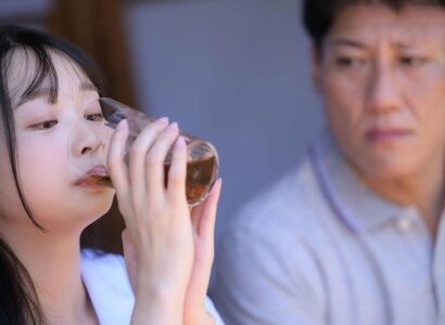 Khi biết cháu có người yêu chú phát ghen liền chuốc thuốc kích dục đụ cháu gái